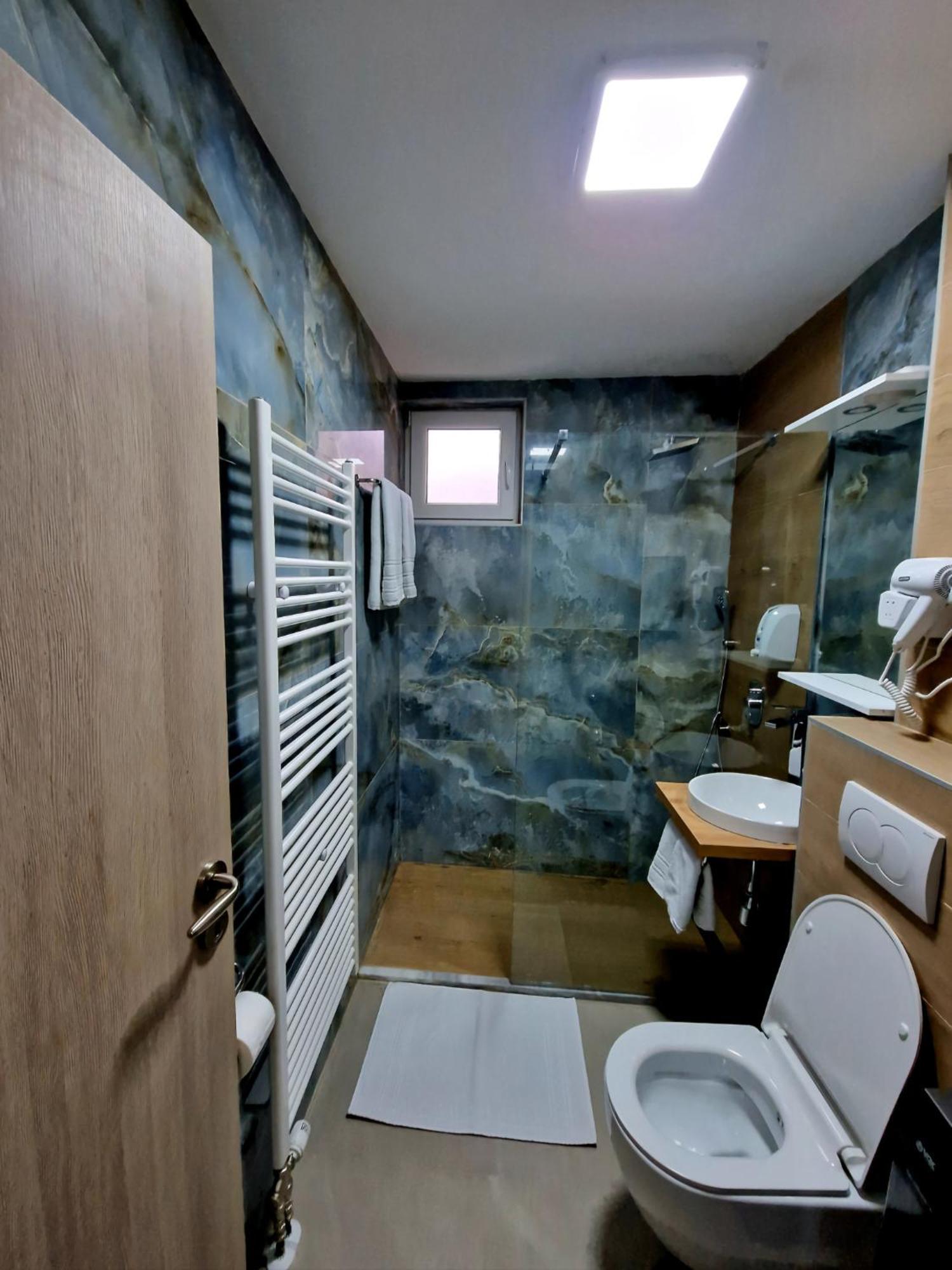 Infinity Apartment & Free Wifi & Free Parking Sarajevo Bagian luar foto